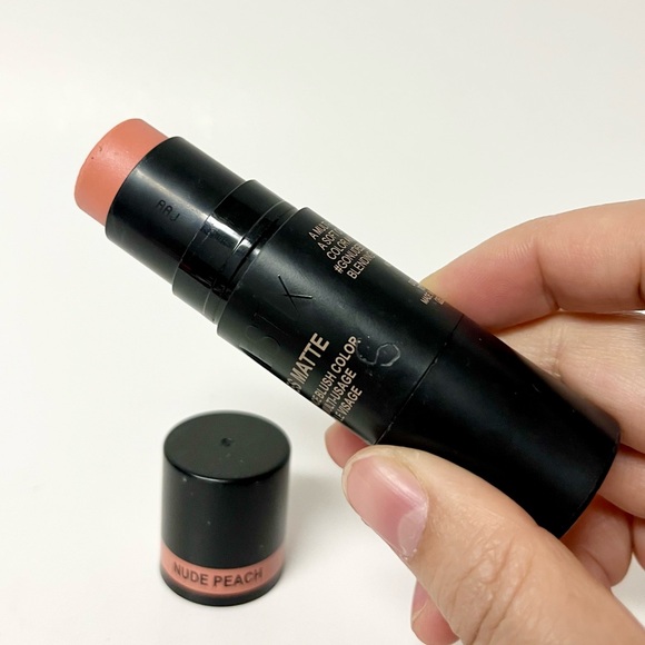 NUDESTIX
Nudies Cream Blush (Color: Nude Peach - soft peachy coral – blush) 7g - Picture 4 of 7